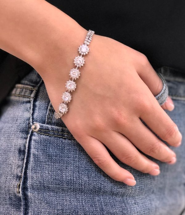 Jewelry on the girl